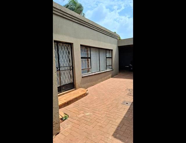 3 BEDROOM HOUSE FOR SALE IN THE ORCHARDS